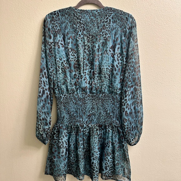 Guess Green Animal Print Long Sleeve V-Neck Midi Dress Size Medium - Picture 3 of 10